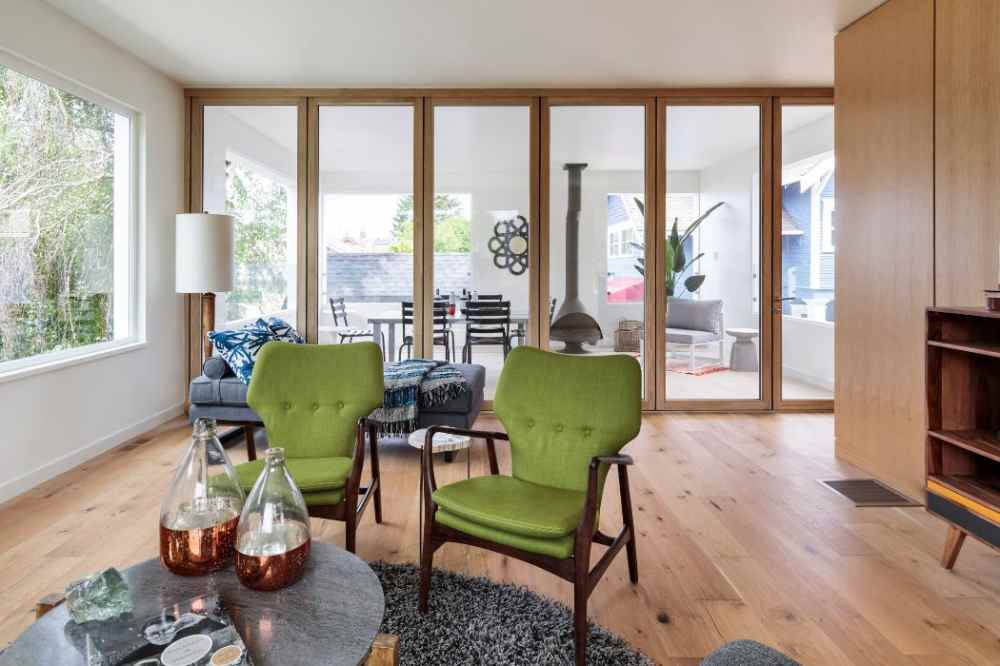 interior rumah dengan desain mid century