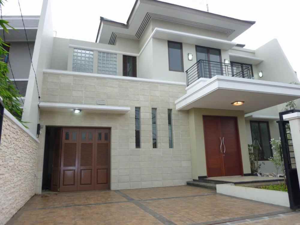 Rumah dengan Batu Alam Putih