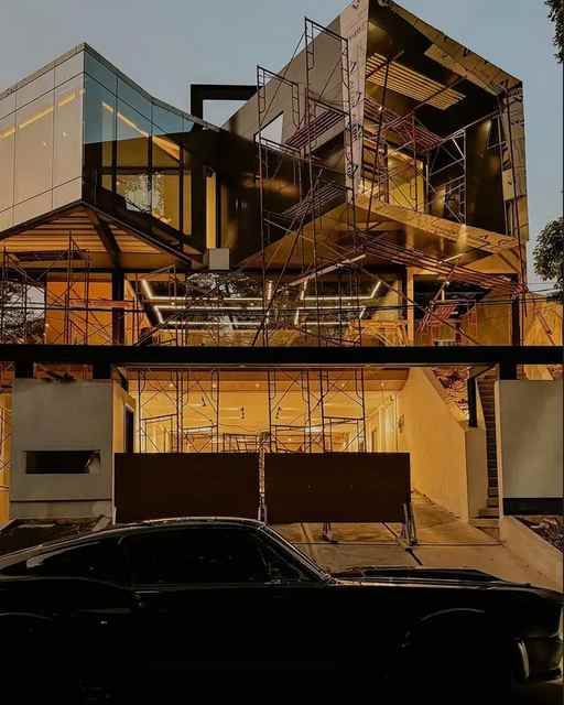 Rumah Futuristik Modern Atta Halilintar