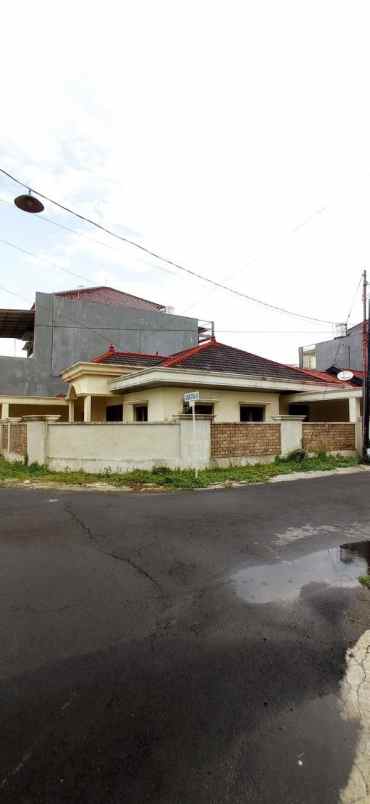 dijual cepat rumah cantik di baruk utara rungkut merr