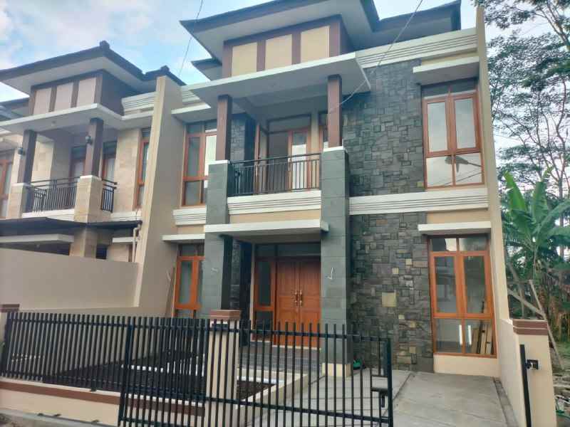 dijual hunian dua lantai modern di buahbatu bandung