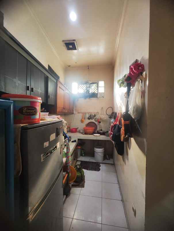 dijual kost tegal parang