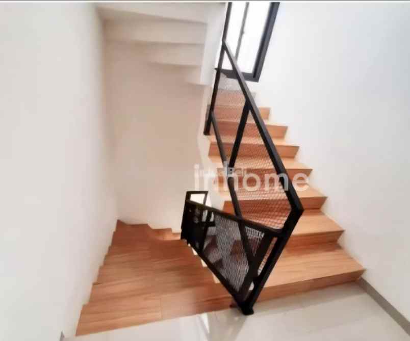 dijual kost ui kukusan beji