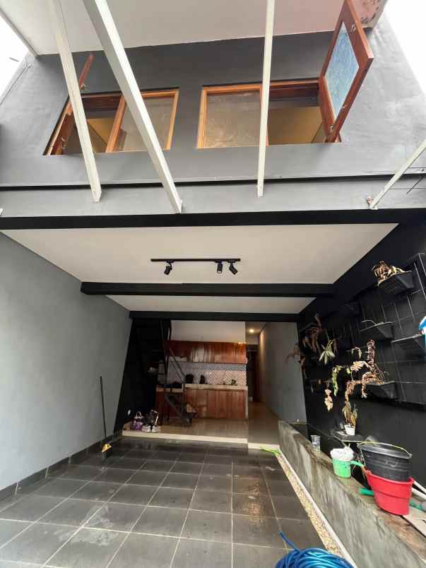 dijual rumah 1 km kampus upn