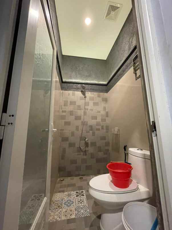 dijual rumah 1 km kampus upn