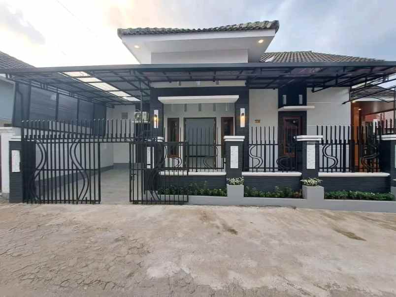 dijual rumah 1 km ke kampus upn