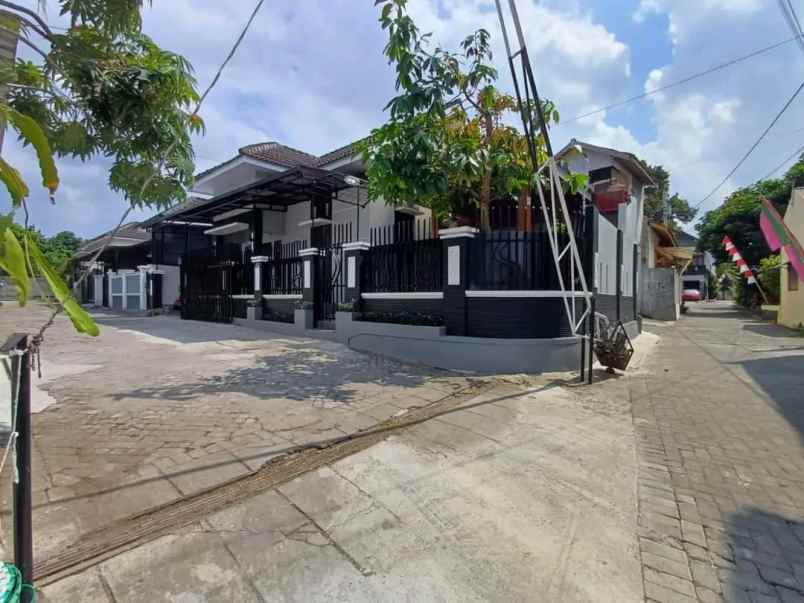 dijual rumah 1 km ke kampus upn