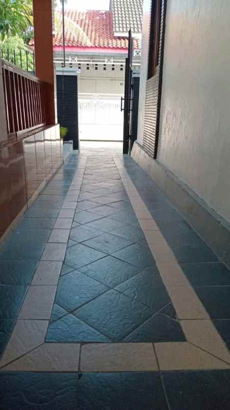 dijual rumah 1 km ke kampus upn