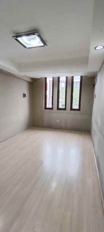 dijual rumah 2 5 lantai split level gading park view