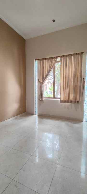 dijual rumah 2 5 lantai split level gading park view