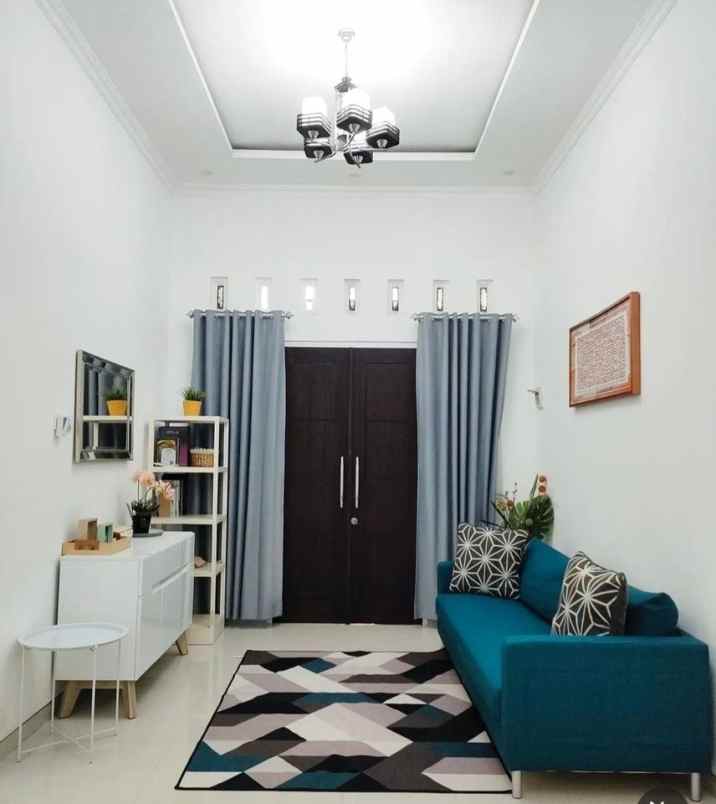 dijual rumah 2 lantai 3 kamar tidur bisa kredit