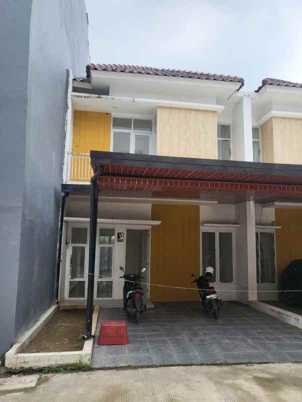 dijual rumah 89 jln kemang sari