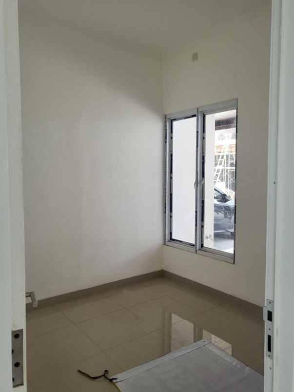 dijual rumah 89 jln kemang sari