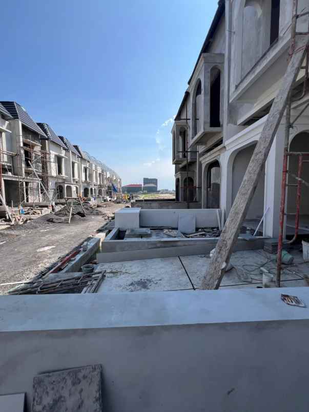 dijual rumah alana palace regency