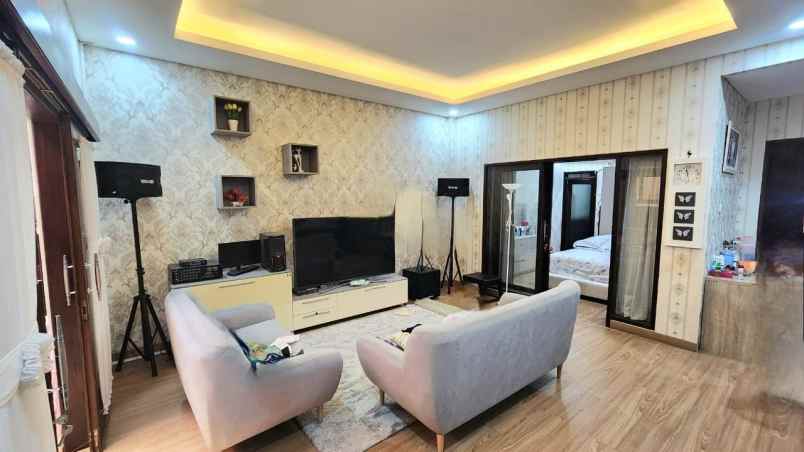 dijual rumah arcamanik endah