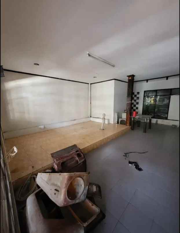 dijual rumah babatan pantai