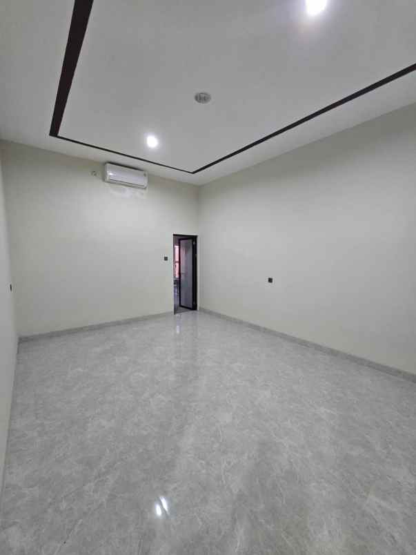 dijual rumah babatan pantai