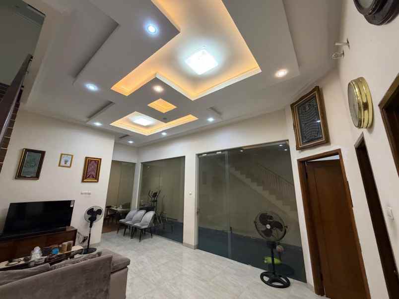 dijual rumah baing kampung tengah condet jakarta timur