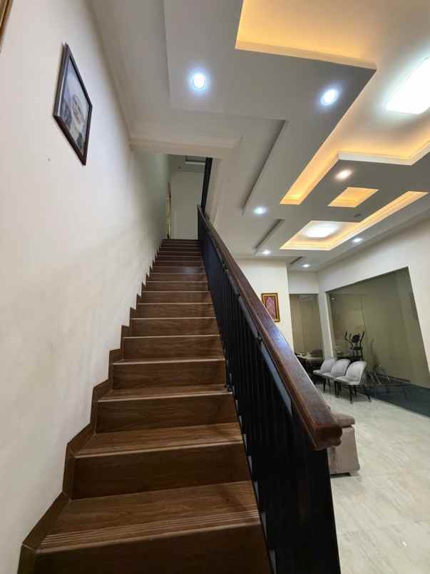 dijual rumah baing kampung tengah condet jakarta timur