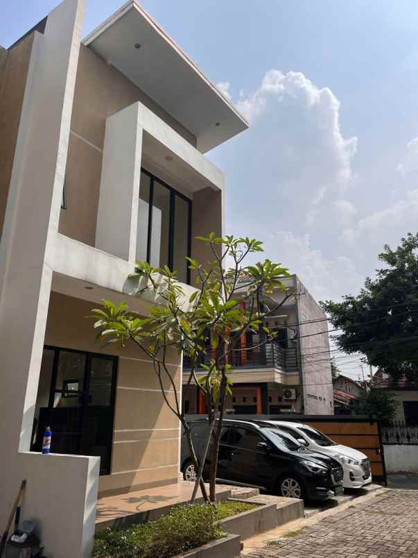 dijual rumah balekambang kramat jati