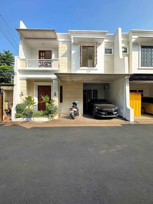 dijual rumah bambu apus cipayung