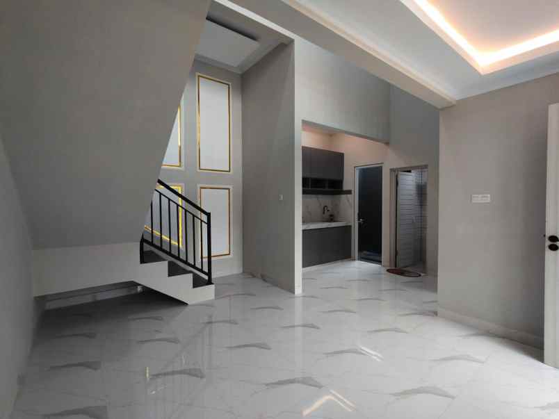 dijual rumah bambu apus pamulang