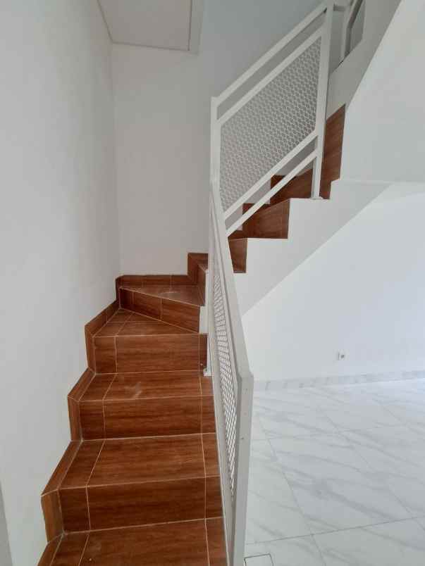 dijual rumah batu ampar condet jakarta