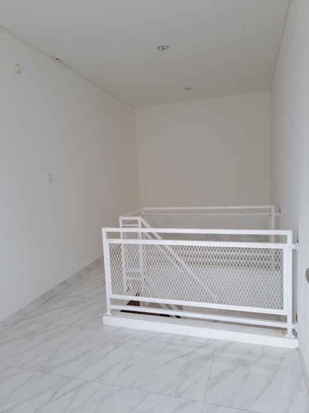 dijual rumah batu ampar condet jakarta