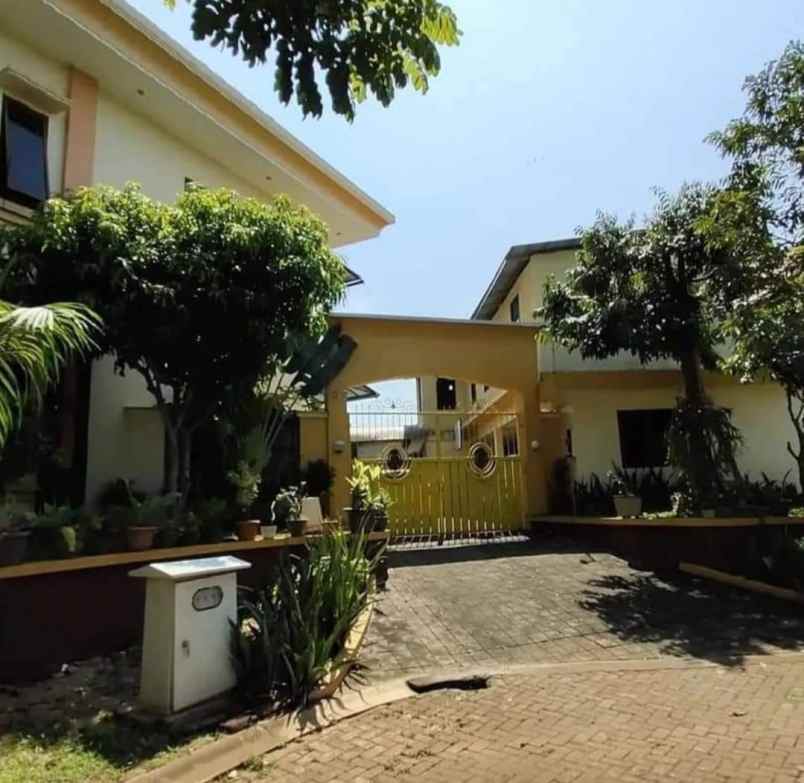 dijual rumah bsb