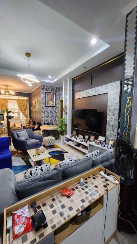 dijual rumah cantik di daerah pondok gede