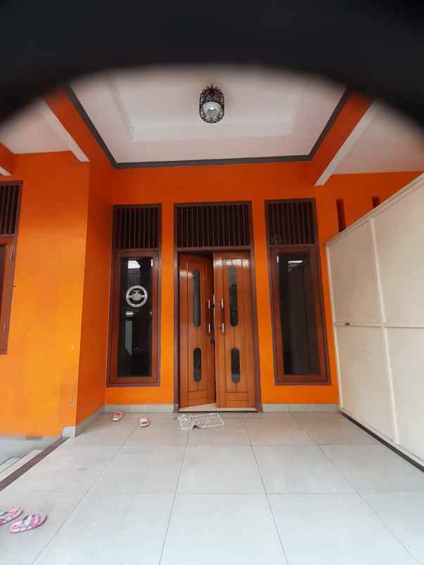 dijual rumah cempaka baru