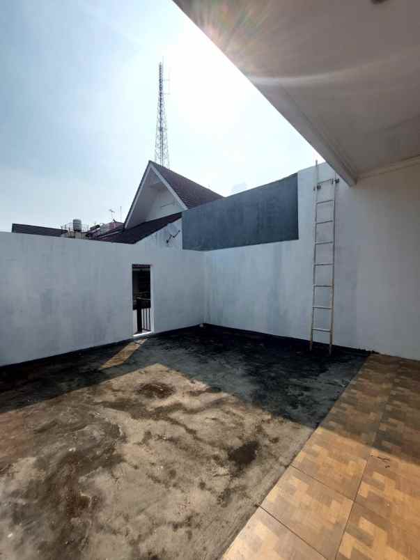 dijual rumah cilandak timur