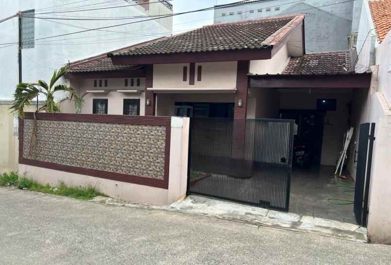 dijual rumah cinere