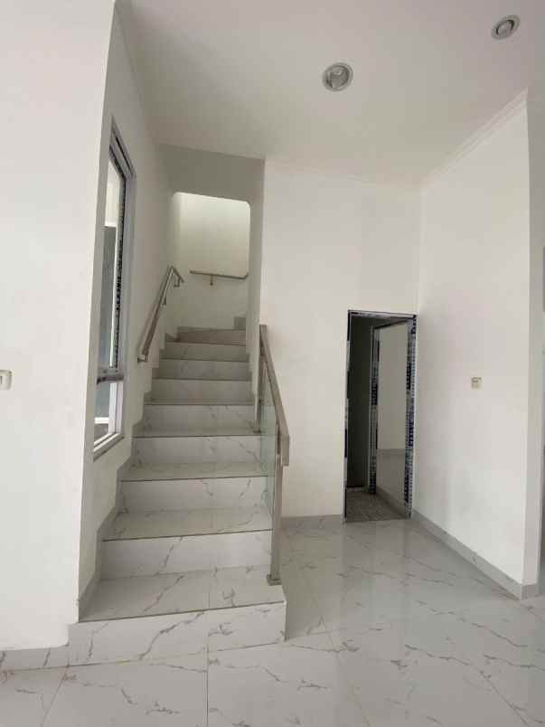 dijual rumah ciracas