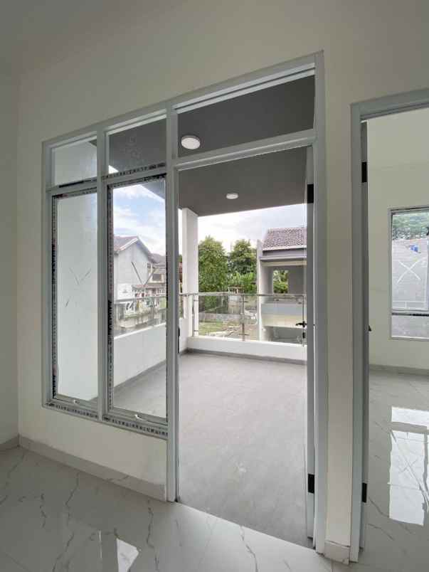 dijual rumah ciracas