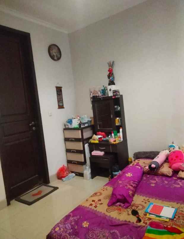 dijual rumah cirendeu