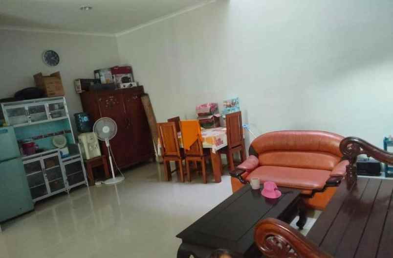 dijual rumah cirendeu