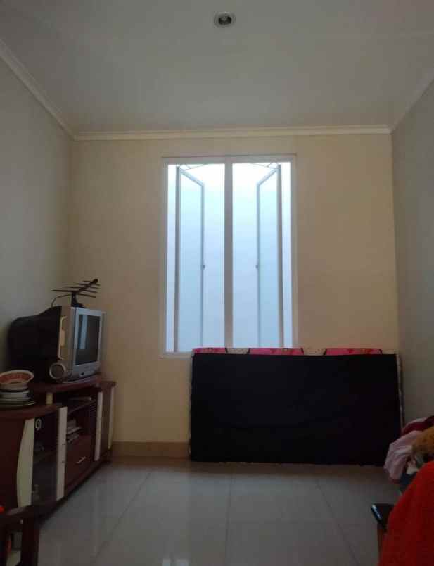 dijual rumah cirendeu