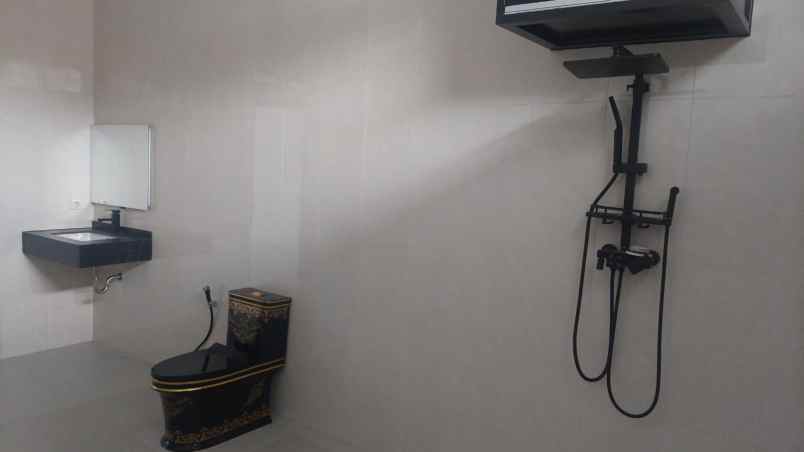 dijual rumah cisaroni bandung