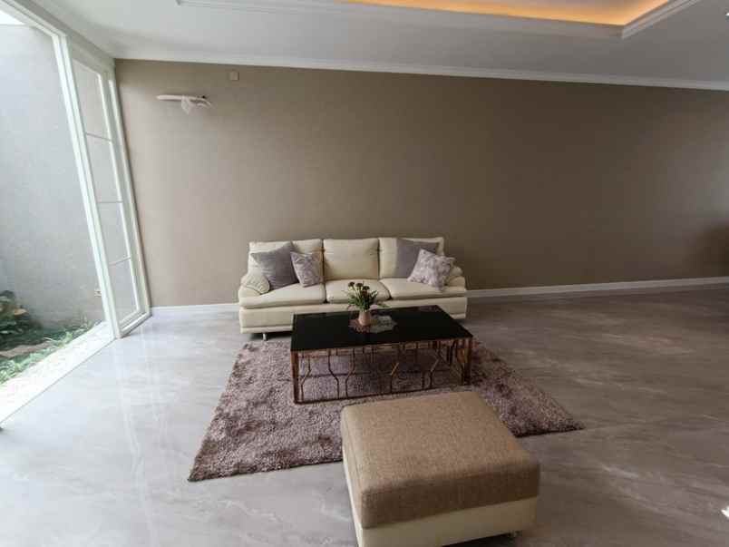 dijual rumah citraland vila taman telaga