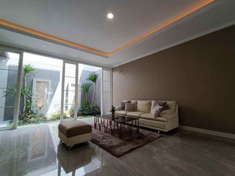 dijual rumah citraland vila taman telaga