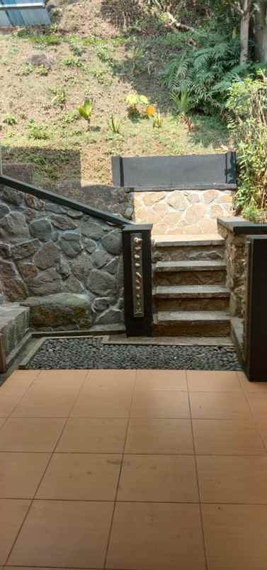 dijual rumah ciwaruga