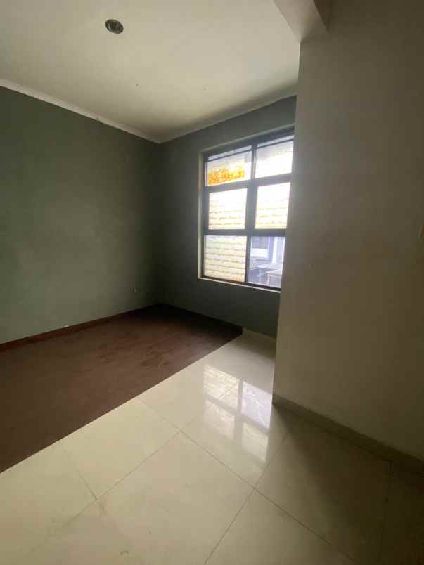 dijual rumah cluster edelweis