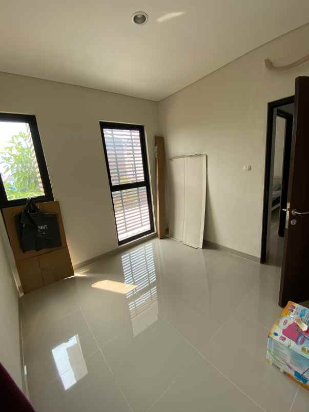 dijual rumah cluster northbend puri