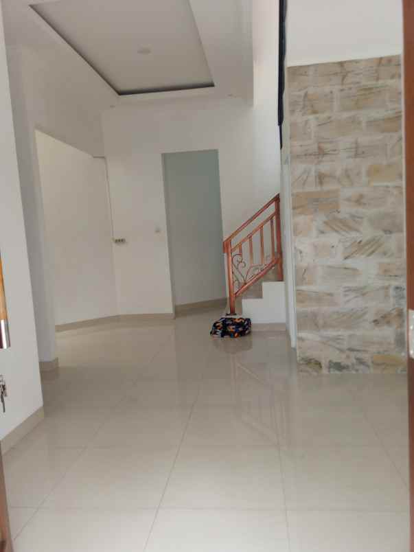 dijual rumah cluster pratama residence 15