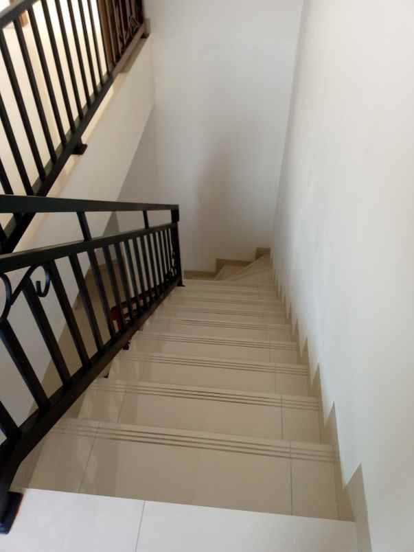 dijual rumah cluster pratama residence 15