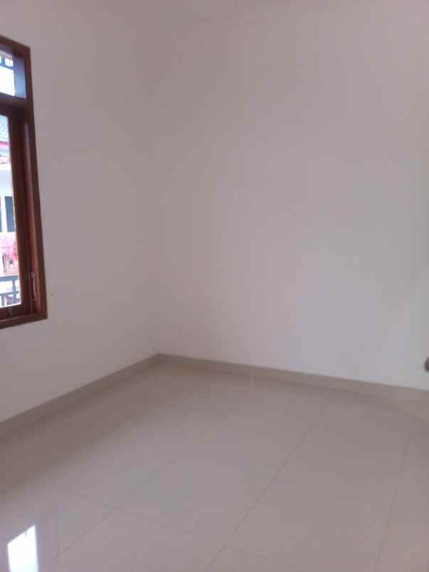 dijual rumah cluster pratama residence 15