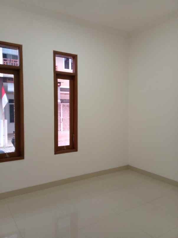 dijual rumah cluster pratama residence 15