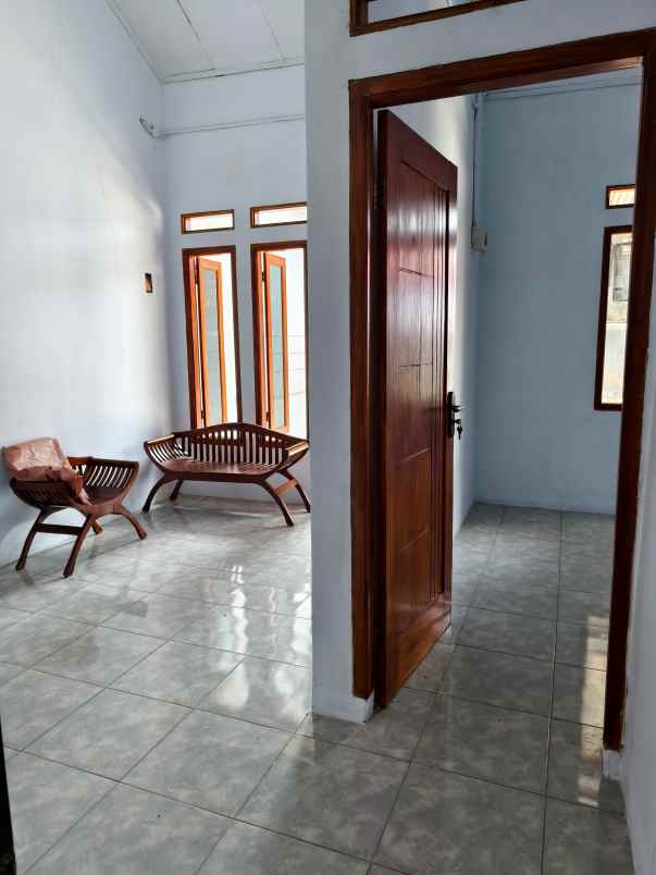 dijual rumah dan siap huni