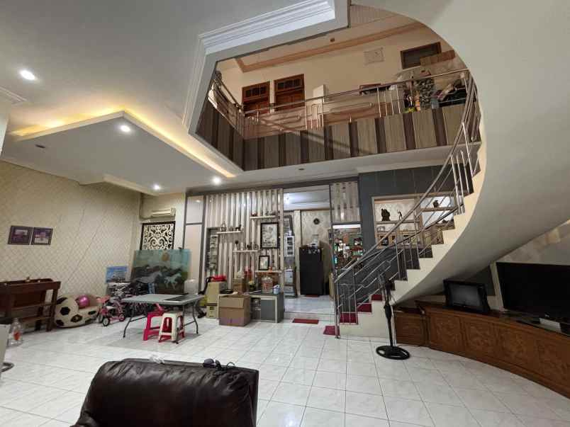 dijual rumah darmo satelit